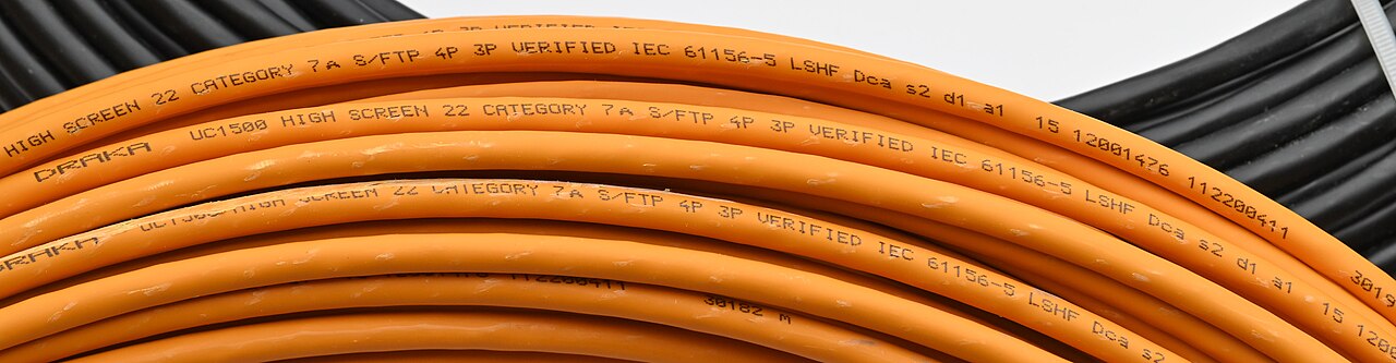 Kabel jaringan kategori 7 untuk instalasi LAN