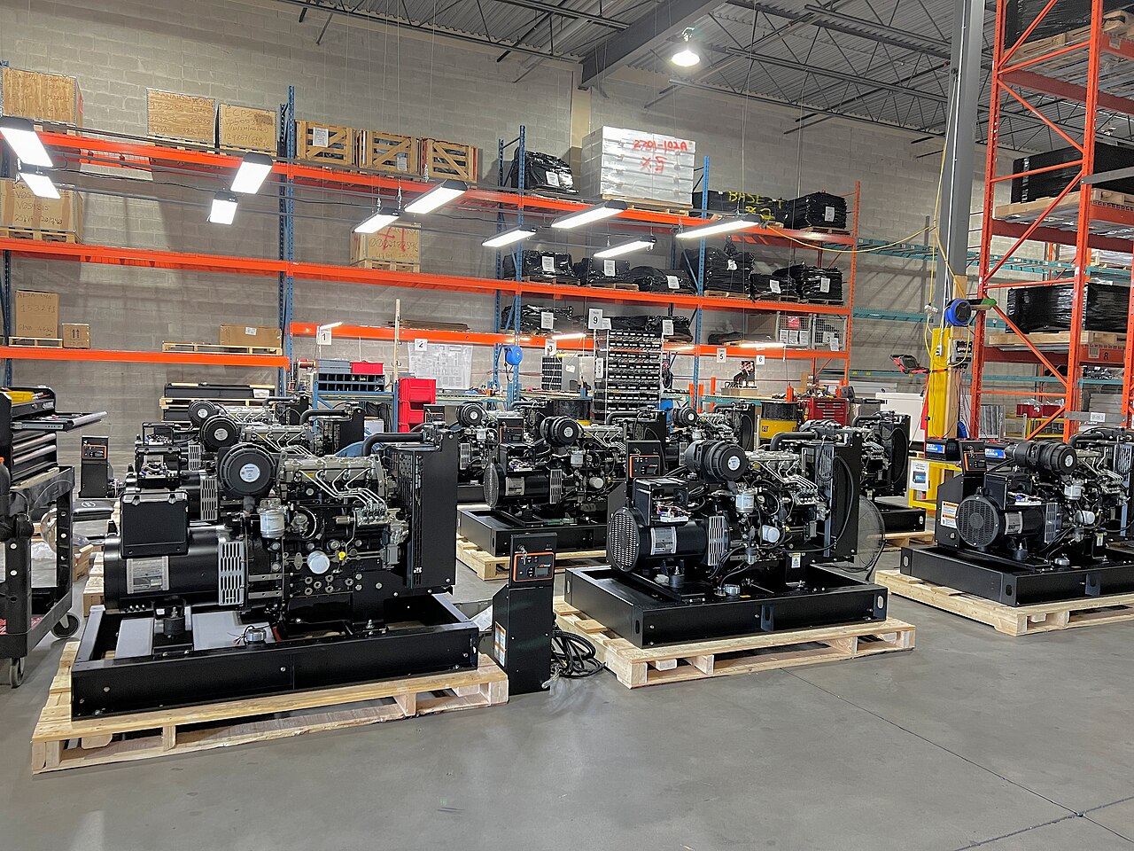 Genset diesel yang tangki BBM-nya dipantau dengan sensor IoT