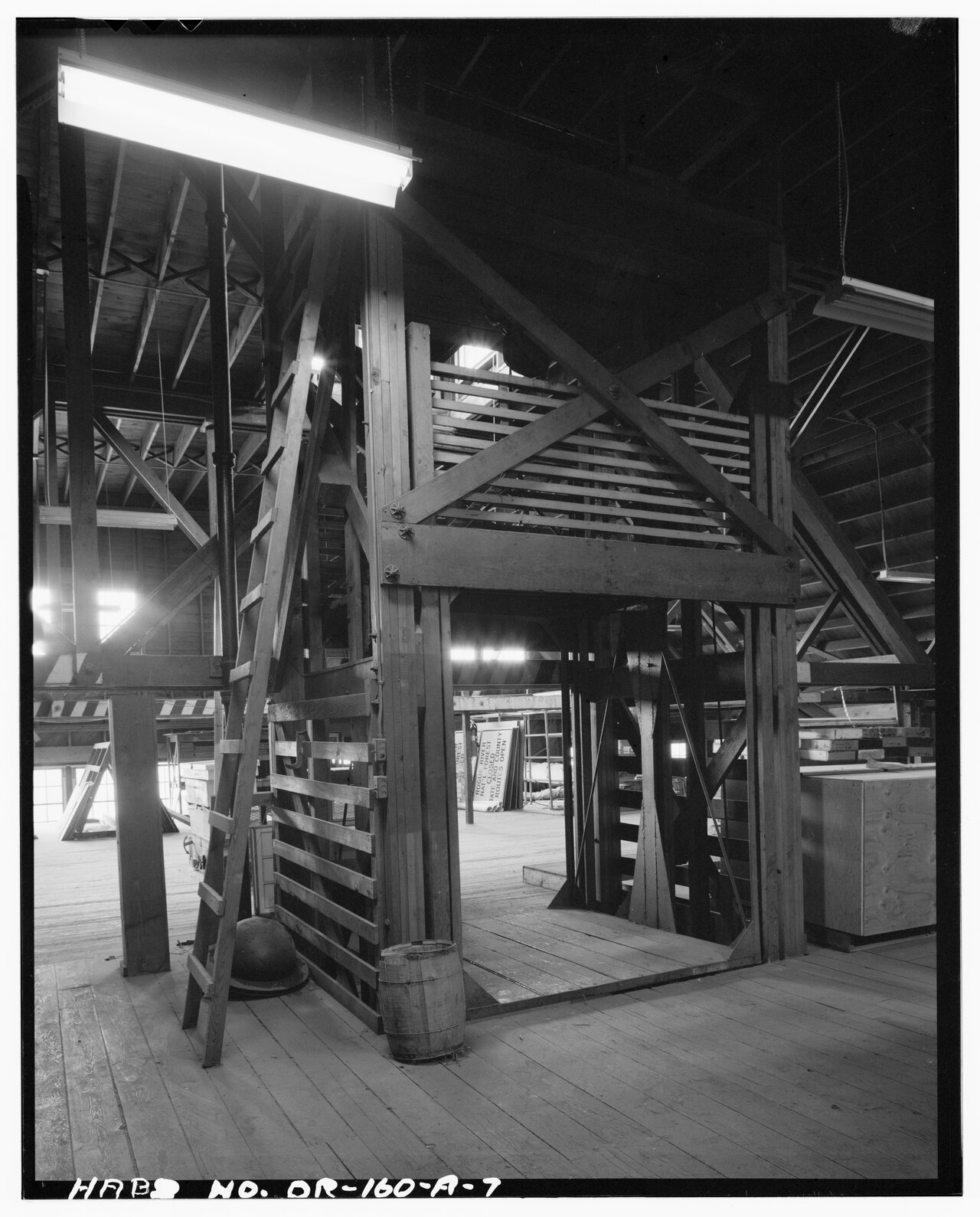 Interior gudang penyimpanan