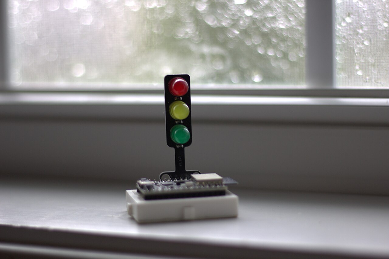 Papan mikrokontroler ESP32-C3 yang digunakan untuk proyek otomasi smart home