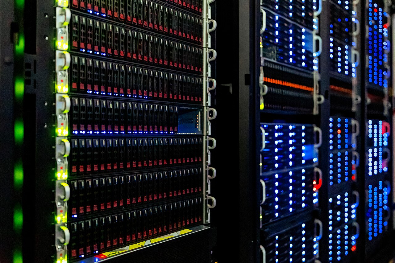 Rak server di ruang data